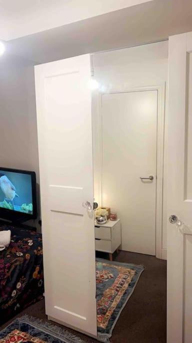 Deluxe Garden Apartment Londra Esterno foto