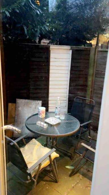 Deluxe Garden Apartment Londra Esterno foto